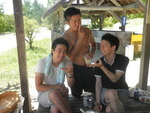 BBQでお金のいやらし～話で盛り上がる３人
